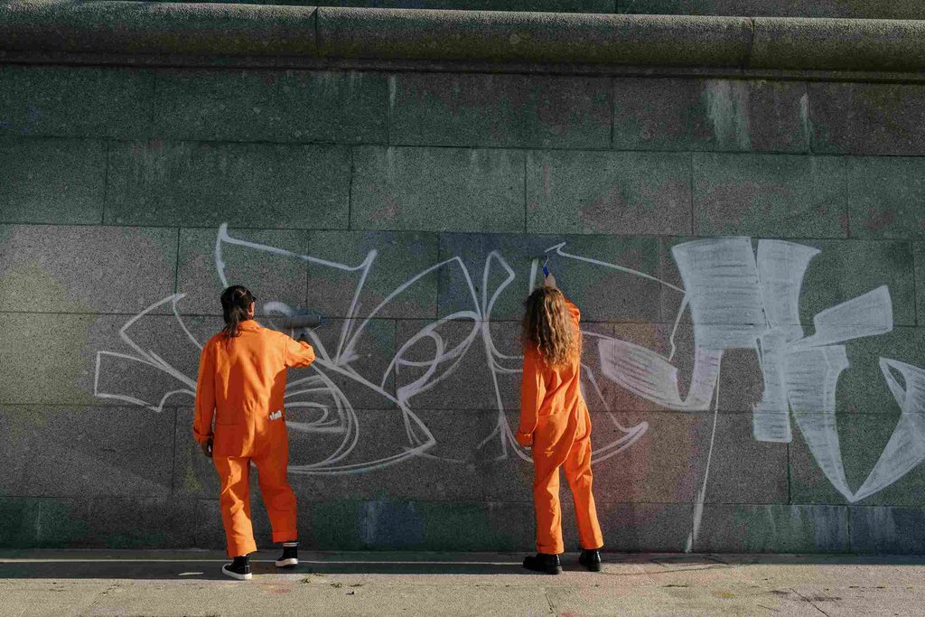 Grafitis en la fachada